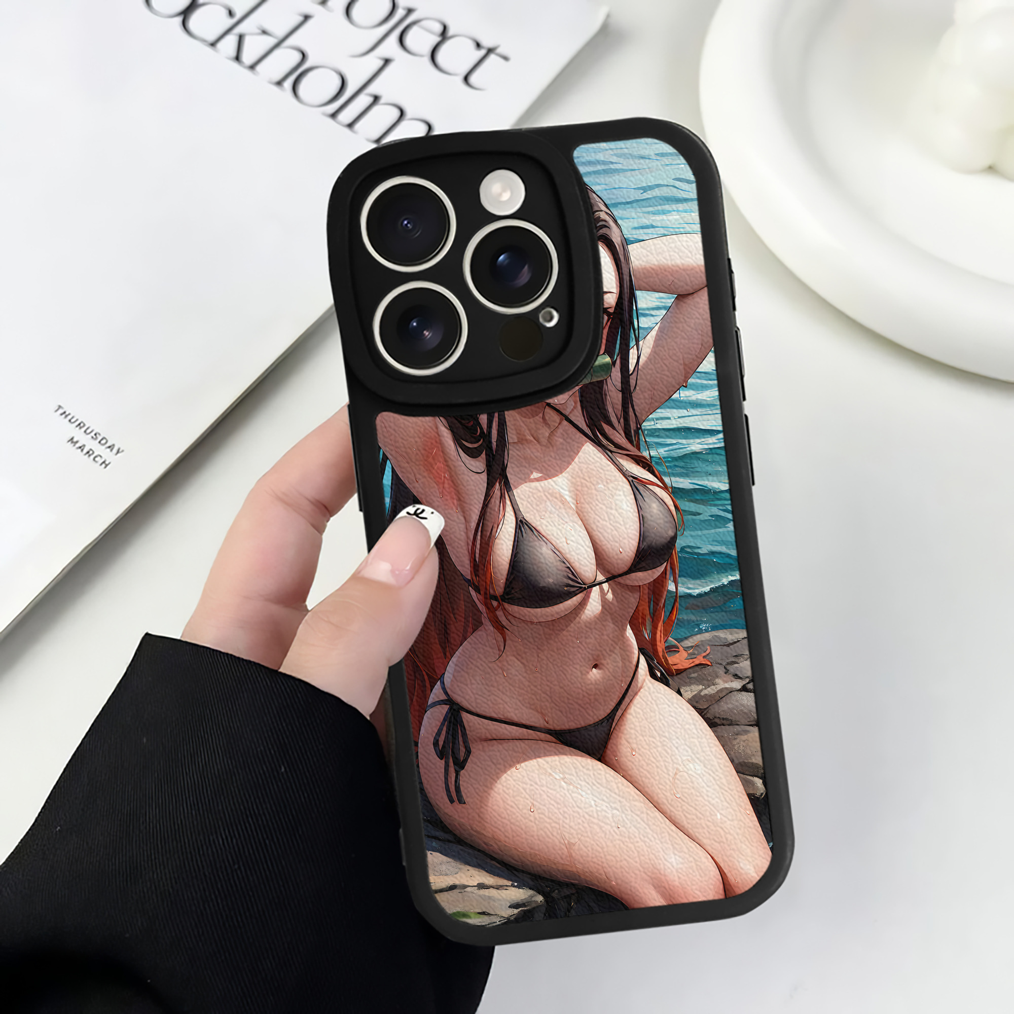 （画像用） 鬼滅の刃（きめつのやいば）竈門 禰󠄀豆子／かまど ねずこ Kamado Nezuko 【iPhone 16シリーズ対応】シリコンスマホケース（レザー調） 材質：シリコン